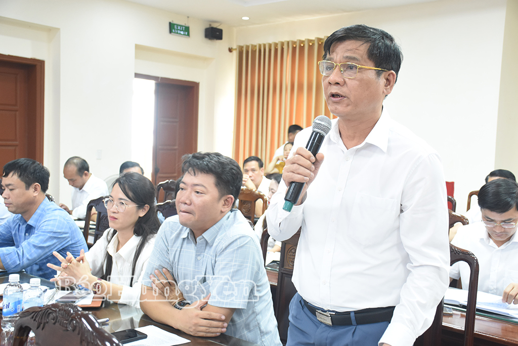 Lãnh đạo xã Bình Thanh phát biểu tại buổi làm việc.