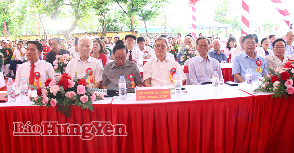 Các đại biểu dự kỷ niệm 65 năm ngày Bác Hồ về thăm xã Nghĩa Dân.