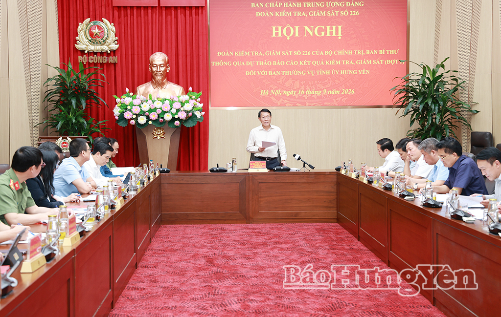 Đồng chí Đại tướng Lương Tam Quang, Ủy viên Bộ Chính trị, Bí thư Đảng ủy Công an Trung ương, Bộ trưởng Bộ Công an, Trưởng đoàn kiểm tra, giám sát số 226 của Bộ Chính trị, Ban Bí thư chủ trì hội nghị.