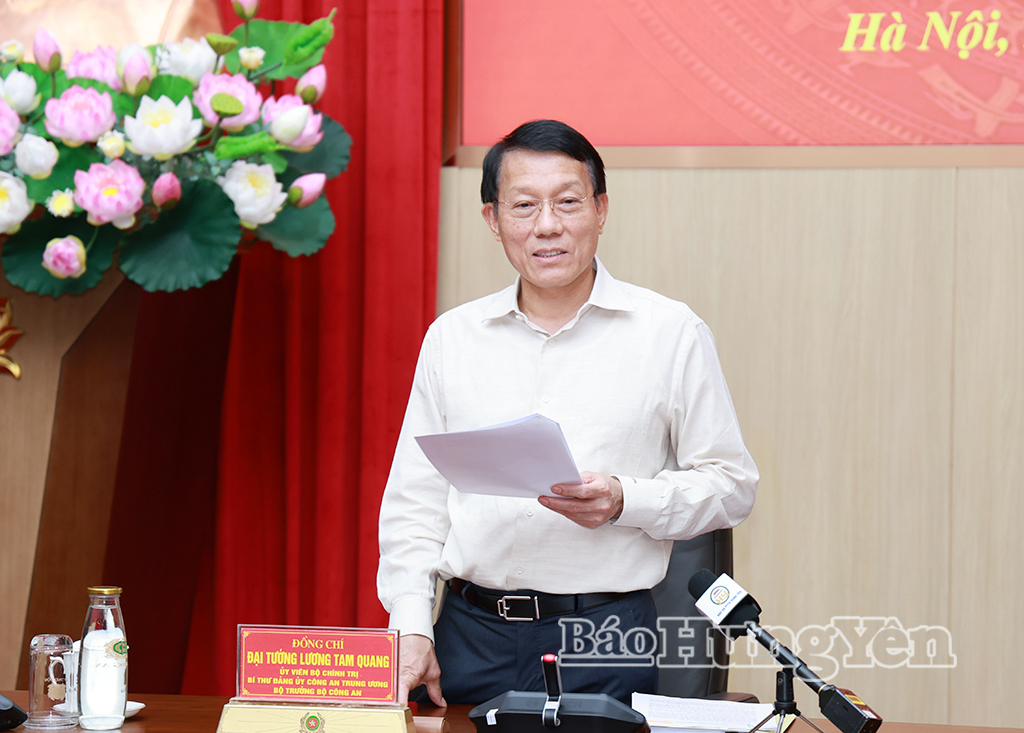 Đồng chí Đại tướng Lương Tam Quang, Ủy viên Bộ Chính trị, Bí thư Đảng ủy Công an Trung ương, Bộ trưởng Bộ Công an, Trưởng đoàn kiểm tra, giám sát số 226 của Bộ Chính trị, Ban Bí thư phát biểu chỉ đạo tại hội nghị.