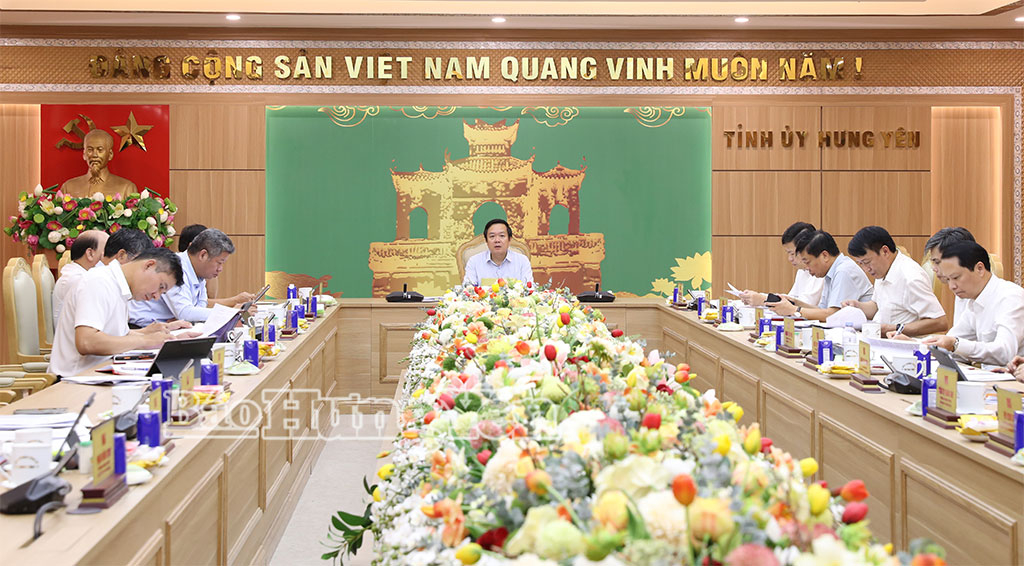 Đồng chí Phạm Quang Ngọc, Ủy viên Ban Chấp hành Trung ương Đảng, Bí thư Tỉnh ủy chủ trì cuộc họp.