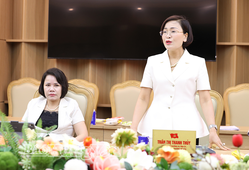 Đồng chí Trần Thị Thanh Thủy, Ủy viên Ban Thường vụ Tỉnh ủy, Bí thư Đảng ủy, Chủ tịch HĐND phường Mỹ Hào phát biểu tại cuộc họp.