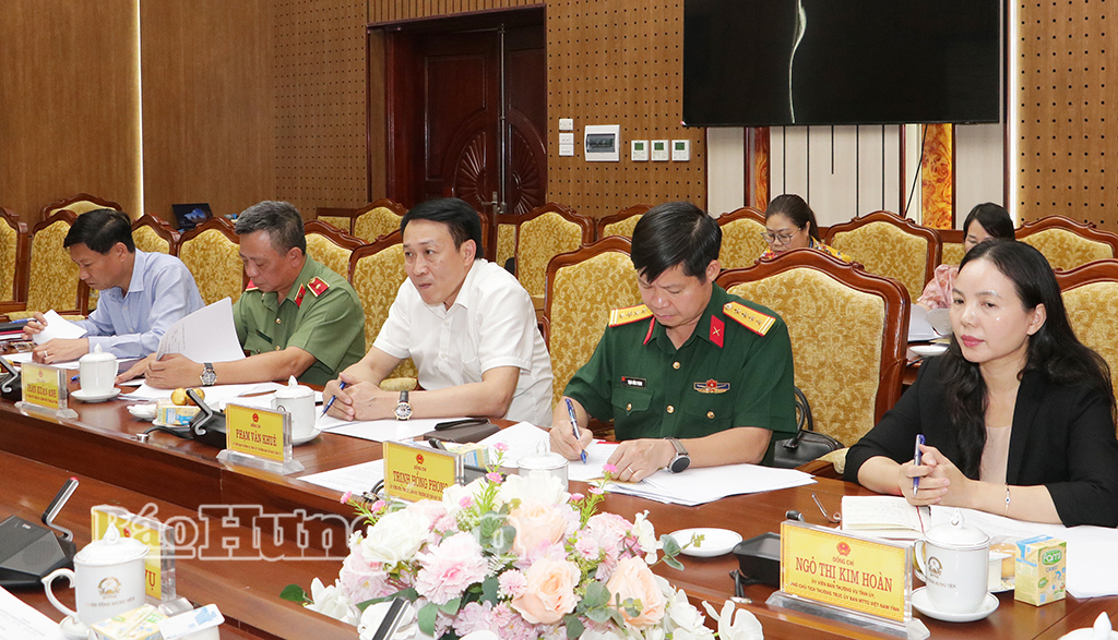Các đại biểu dự phiên họp.