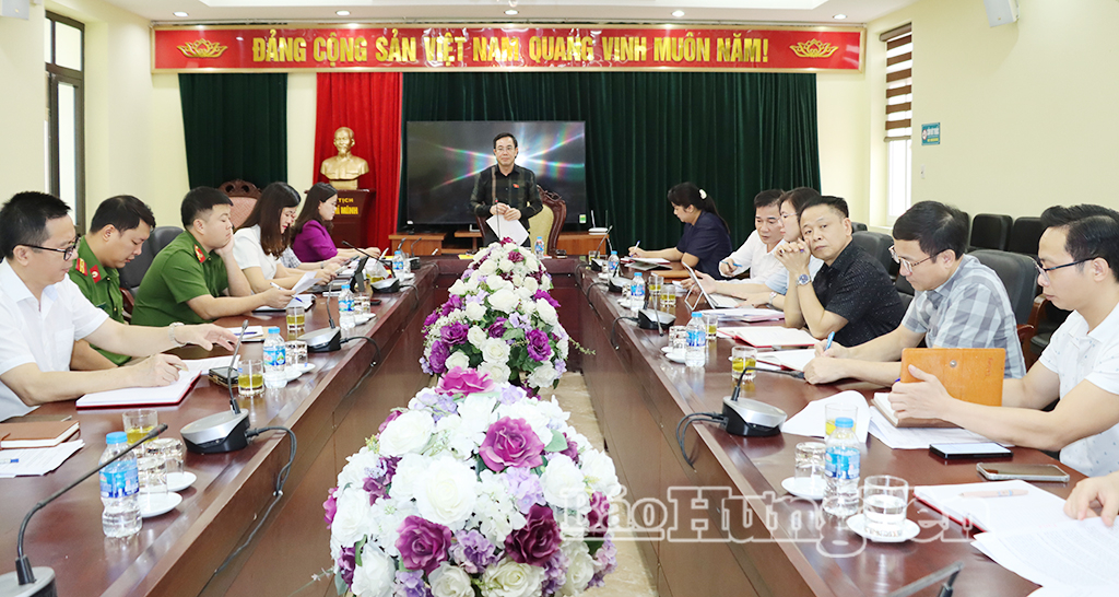 Đồng chí Nguyễn Văn Huy, Phó Trưởng đoàn chuyên trách Đoàn đại biểu Quốc hội tỉnh phát biểu tại buổi khảo sát.