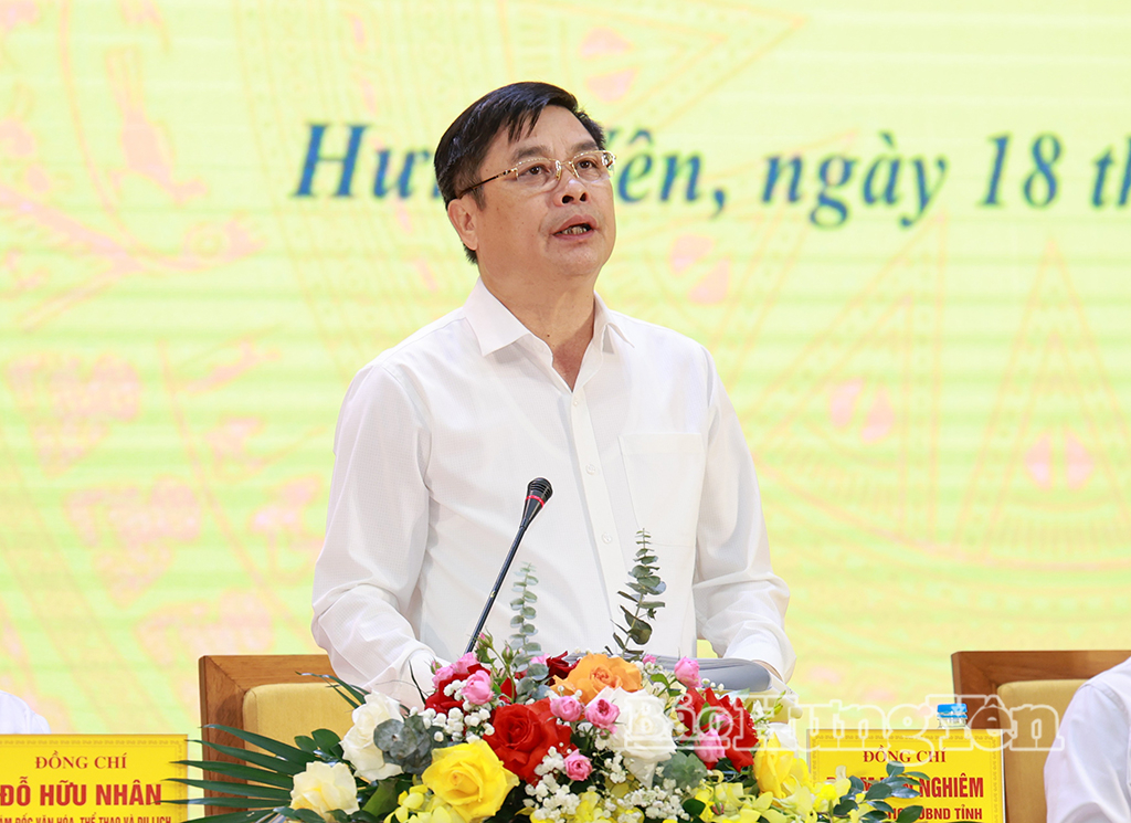 Đồng chí Phạm Văn Nghiêm, Phó Chủ tịch UBND tỉnh điều hành nội dung đối thoại. 