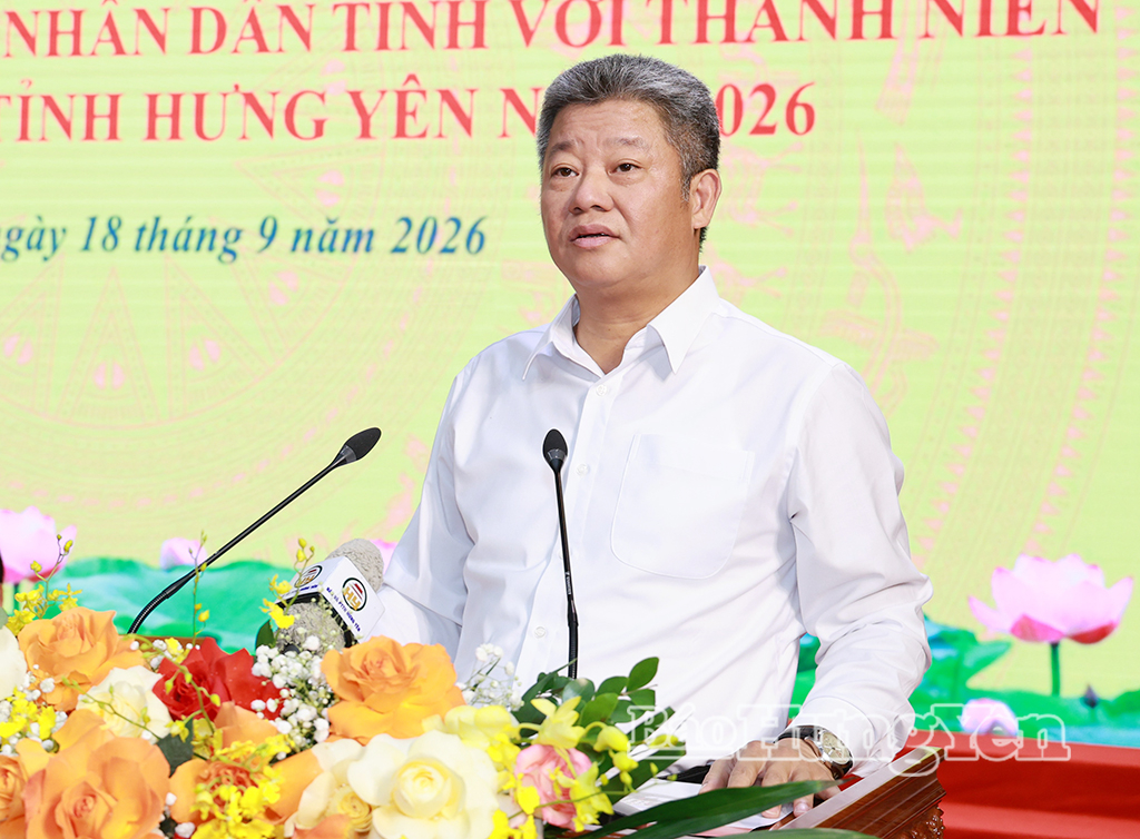  Đồng chí Nguyễn Mạnh Quyền, Phó Bí thư Tỉnh ủy, Chủ tịch UBND tỉnh phát biểu tại hội nghị đối thoại.