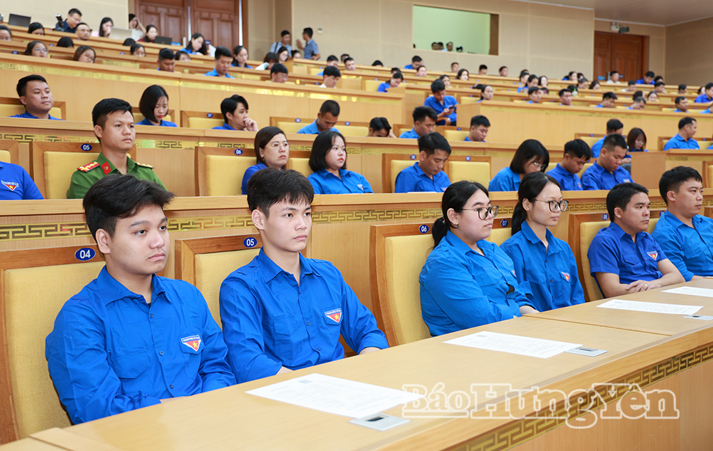 Các đoàn viên, thanh niên tham dự hội nghị đối thoại.