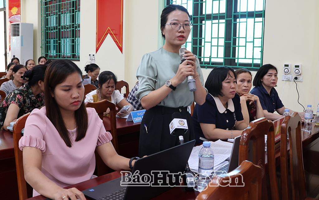 Lãnh đạo Phòng Kinh tế giải đáp, trả lời các ý kiến, kiến nghị của đảng viên, người dân.