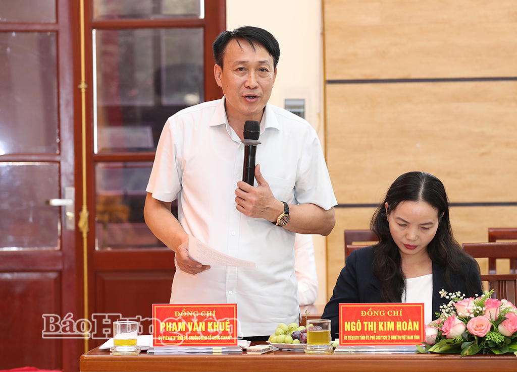 Đồng chí Phạm Văn Khuê, Ủy viên Ban Thường vụ Tỉnh ủy, Trưởng ban Tổ chức Tỉnh ủy phát biểu tại buổi làm việc.
