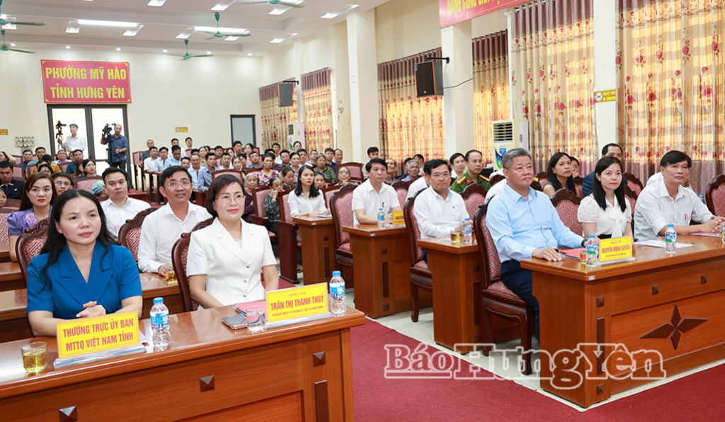 Đồng chí Nguyễn Mạnh Quyền, Phó Bí thư Tỉnh ủy, Chủ tịch UBND tỉnh và các đại biểu dự hội nghị.