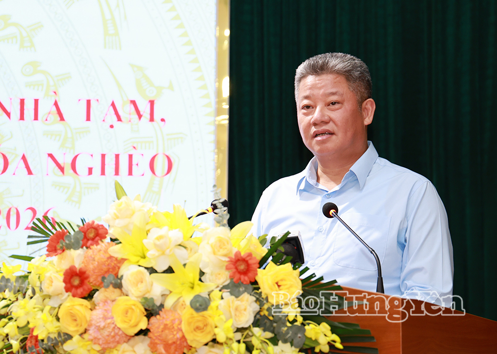Đồng chí Nguyễn Mạnh Quyền, Phó Bí thư Tỉnh ủy, Chủ tịch UBND tỉnh phát biểu tại hội nghị.