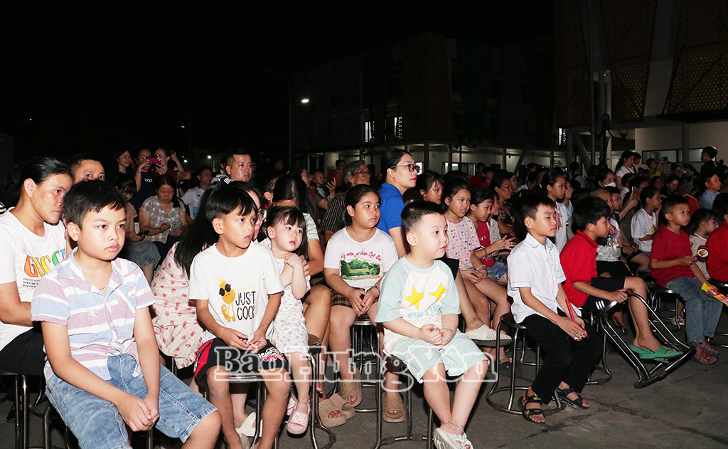 Chương trình thu hút nhiều em thiếu niên, nhi đồng tham gia.