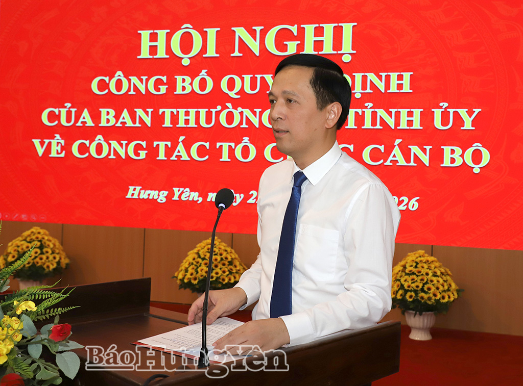 Đồng chí Nguyễn Thanh Tuấn, Phó Bí thư chuyên trách Đảng ủy các cơ quan Đảng tỉnh phát biểu tại hội nghị.