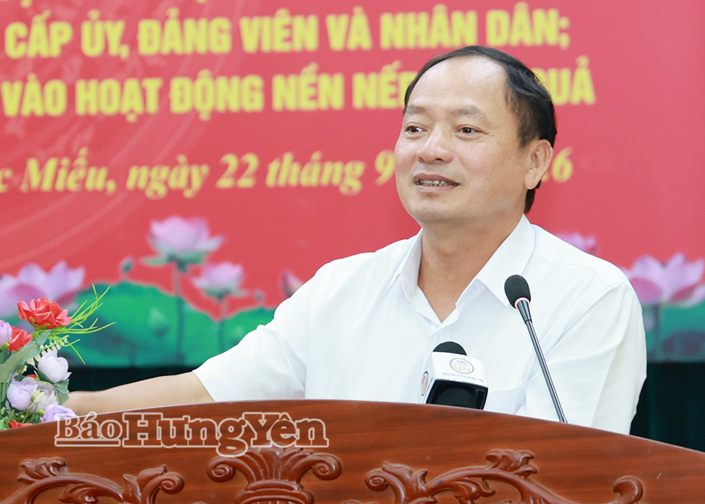 Đồng chí Trần Quốc Văn, Phó Bí thư Tỉnh ủy, Chủ tịch HĐND tỉnh phát biểu tại buổi sinh hoạt Chi bộ thôn Nhạc Miếu, xã Như Quỳnh.