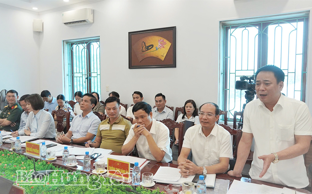 Lãnh đạo phường Vũ Phúc phát biểu tại buổi làm việc.
