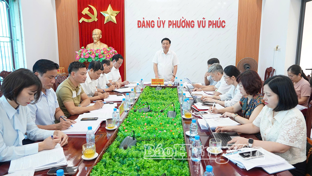 Đồng chí Nguyễn Quang Hưng, Ủy viên Ban Thường vụ Tỉnh ủy, Chủ nhiệm Ủy ban Kiểm tra Tỉnh ủy, Tổ trưởng Tổ giám sát số 1 phát biểu kết luận buổi làm việc.