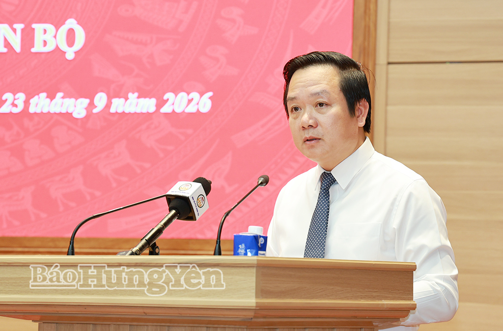 Đồng chí Phạm Quang Ngọc, Ủy viên Ban Chấp hành Trung ương Đảng, Bí thư Tỉnh ủy phát biểu tại hội nghị.