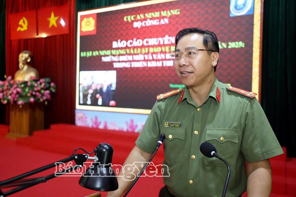 Đại diện Cục An ninh mạng, Bộ Công an truyền đạt một số nội dung tại hội nghị