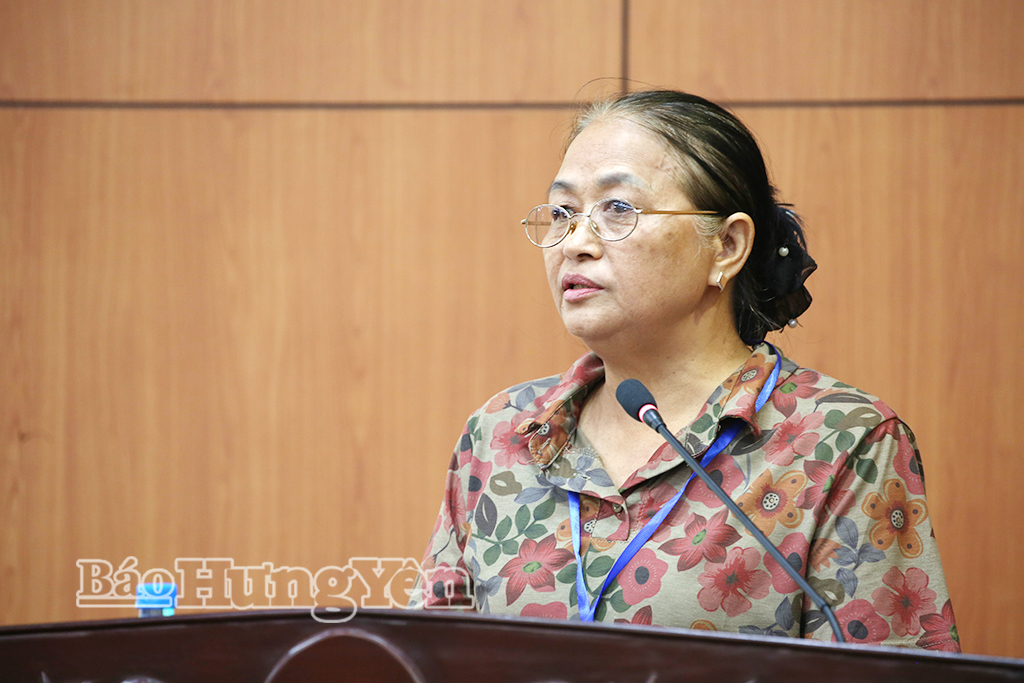Cử tri tổ 14 Tiền Phong, phường Thái Bình phát biểu ý kiến tại hội nghị.