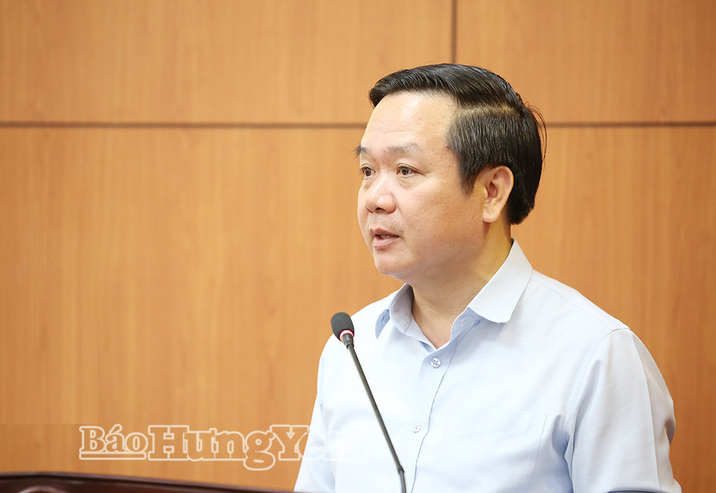 Đồng chí Phạm Quang Ngọc, Ủy viên Ban Chấp hành Trung ương Đảng, Bí thư Tỉnh ủy phát biểu tại hội nghị.