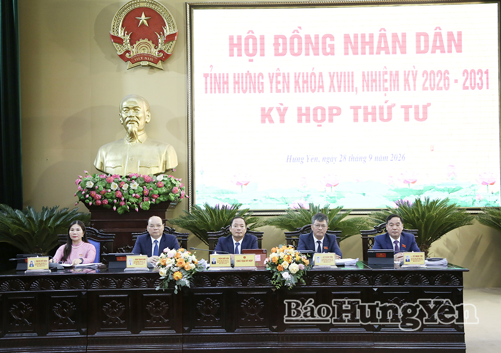 Đoàn Chủ tọa kỳ họp. 