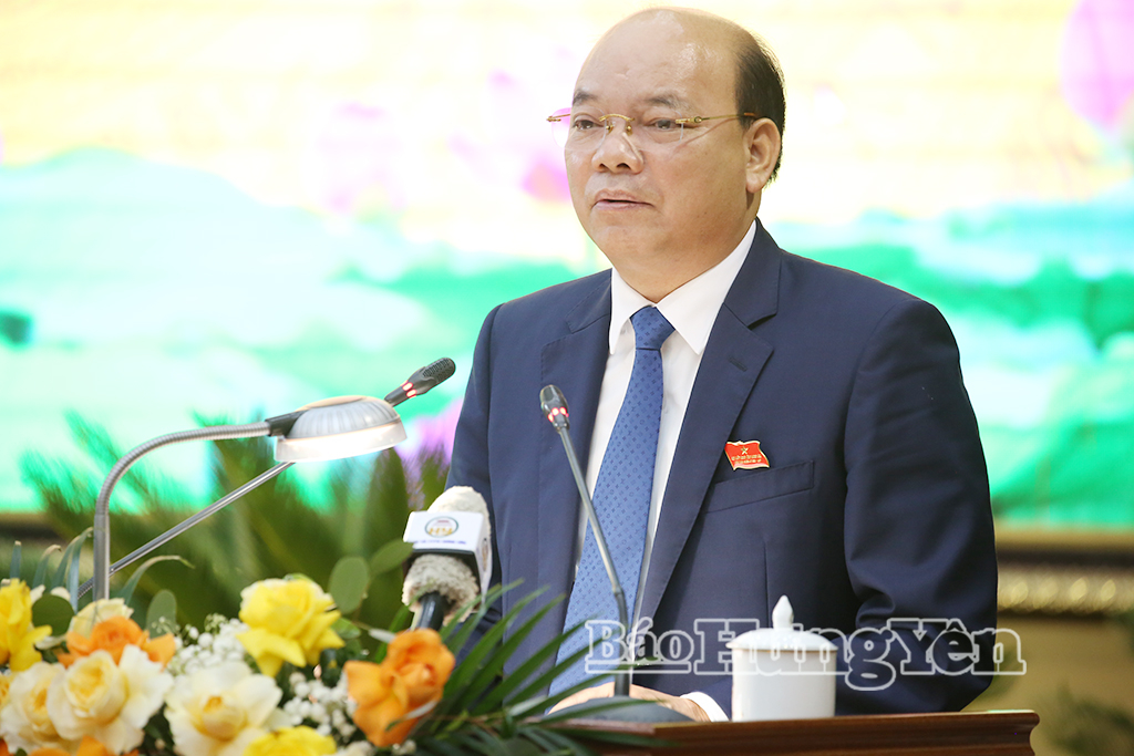 Đồng chí Đặng Thanh Giang, Ủy viên Ban Thường vụ Tỉnh ủy, Phó Chủ tịch HĐND tỉnh điều hành nội dung về công tác nhân sự thuộc thẩm quyền của HĐND tỉnh tại kỳ họp.