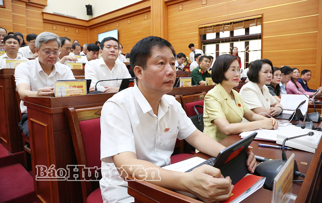 Các đại biểu dự kỳ họp.
