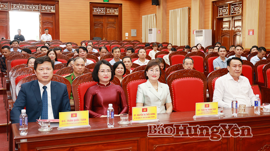 Các đại biểu dự hội nghị.