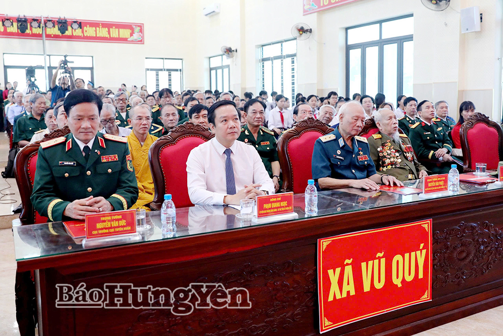 Đồng chí Phạm Quang Ngọc, Ủy viên Ban Chấp hành Trung ương Đảng, Bí thư Tỉnh ủy cùng các đại biểu dự buổi lễ.