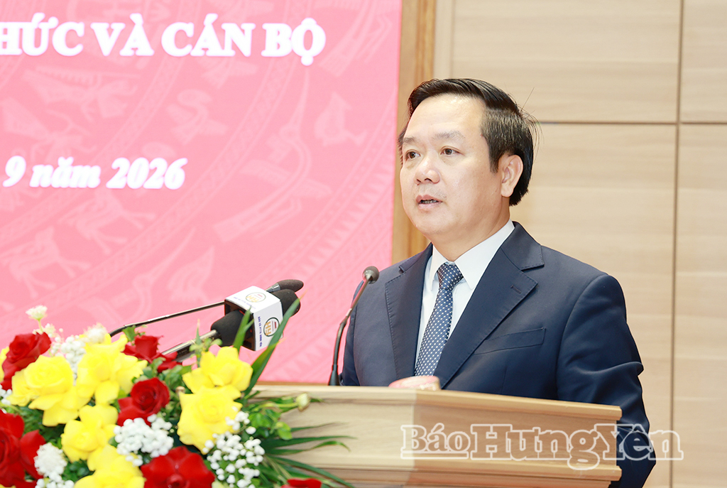 Đồng chí Phạm Quang Ngọc, Ủy viên Ban Chấp hành Trung ương Đảng, Bí thư Tỉnh ủy phát biểu tại hội nghị.