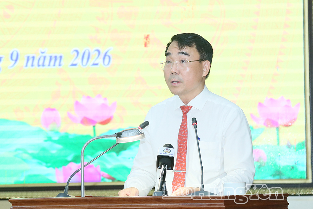 Đồng chí Trần Minh Hải, Giám đốc Ban Quản lý dự án đầu tư xây dựng công trình giao thông phát biểu nhận nhiệm vụ.