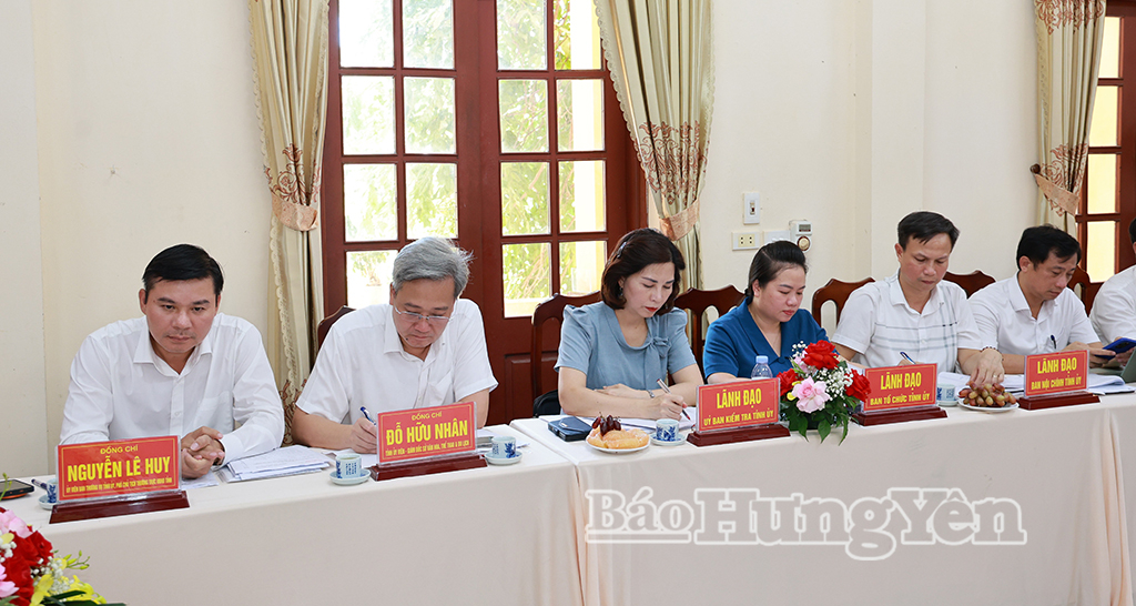 Các đại biểu dự buổi làm việc.