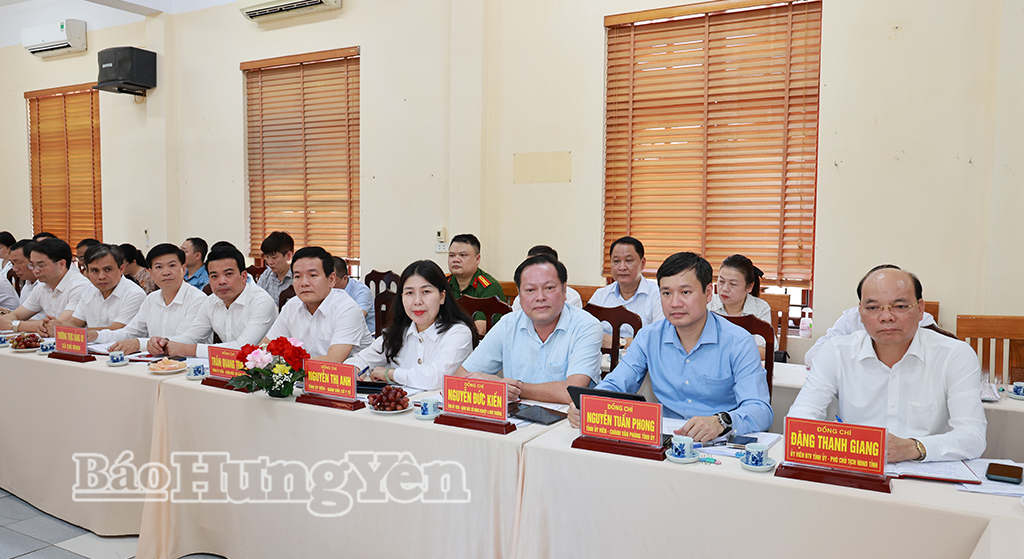 Các đại biểu dự buổi làm việc.