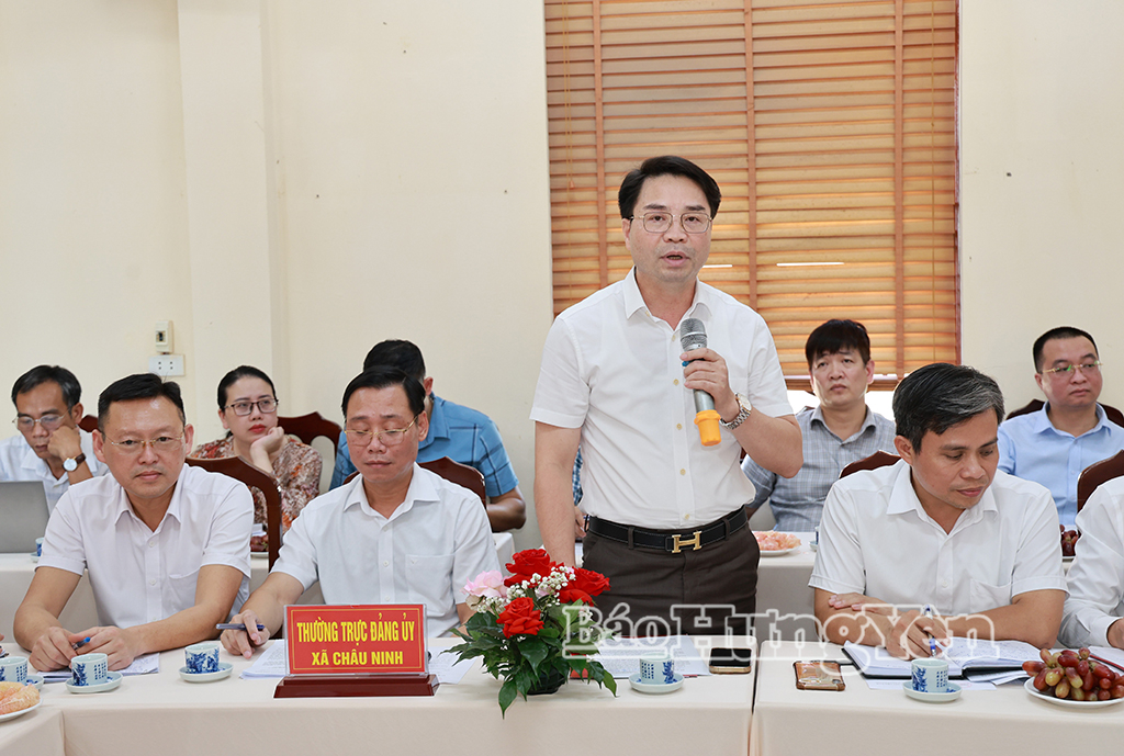 Lãnh đạo xã Châu Ninh phát biểu tại buổi làm việc.