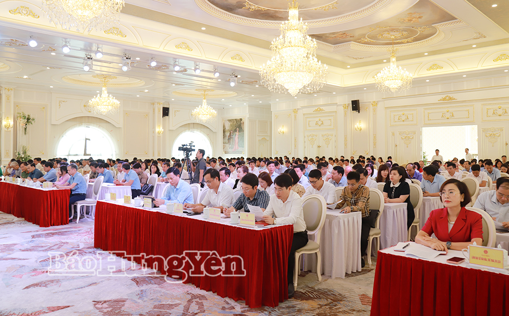 Toàn cảnh hội nghị.