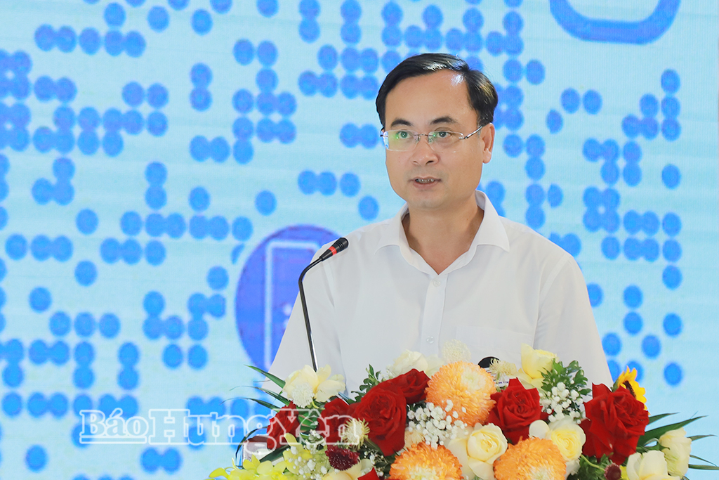 Lãnh đạo Sở Nội vụ phát biểu giải đáp các đề xuất, khó khăn, vướng mắc của các xã, phường.
