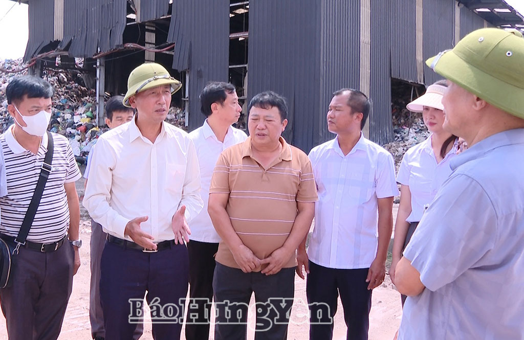 Đồng chí Nguyễn Hùng Nam, Phó Chủ tịch UBND tỉnh kiểm tra Khu xử lý rác thải Dị Sử (phường Đường Hào).