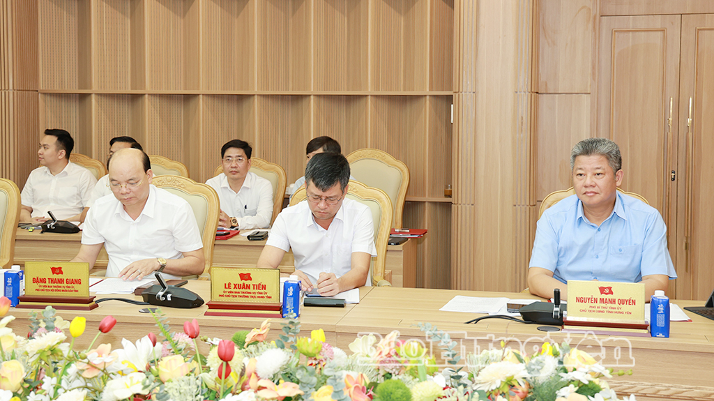 Các đại biểu dự phiên họp.