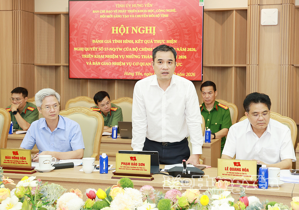 Đồng chí Phạm Bảo Sơn, Ủy viên Ban Thường vụ Tỉnh ủy, Phó Chủ tịch UBND tỉnh phát biểu tại phiên họp.