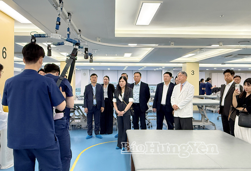 Các đồng chí lãnh đạo tỉnh thăm Bệnh viện Phục hồi chức năng Severance thuộc Hệ thống Y tế Đại học Yonsei, Hàn Quốc.