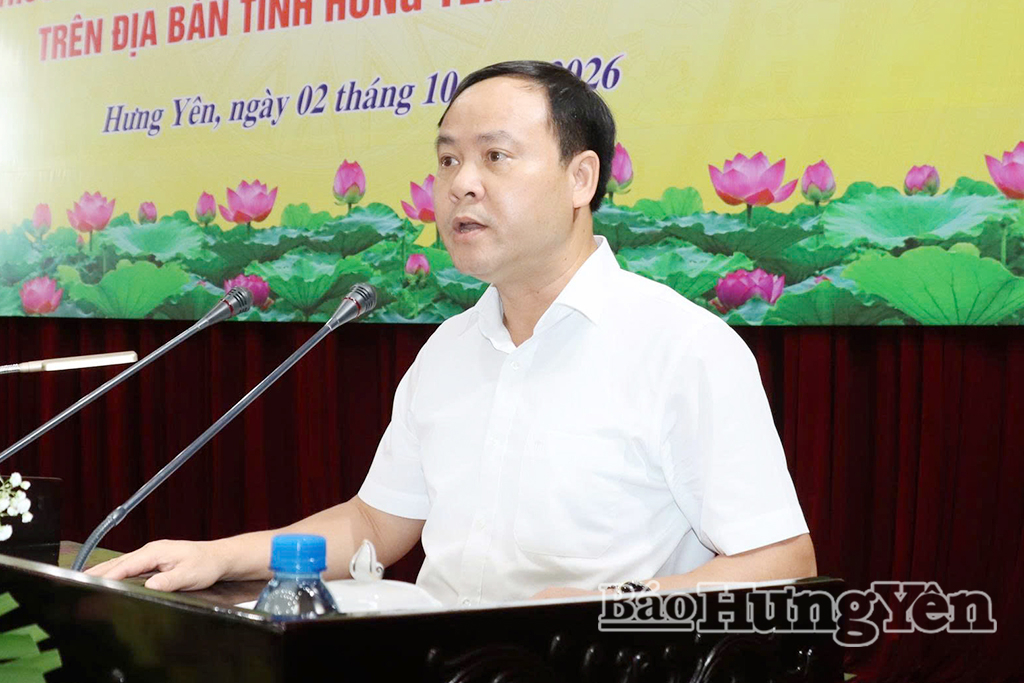 Đồng chí Nguyễn Ngọc Dư, Trưởng ban Văn hóa - Xã hội HĐND tỉnh tham luận tại hội nghị.