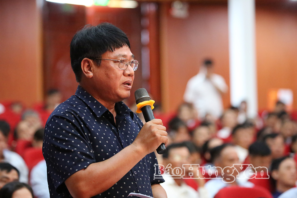 Đại biểu xã Thụy Anh nêu kiến nghị với đồng chí Bí thư Tỉnh ủy.
