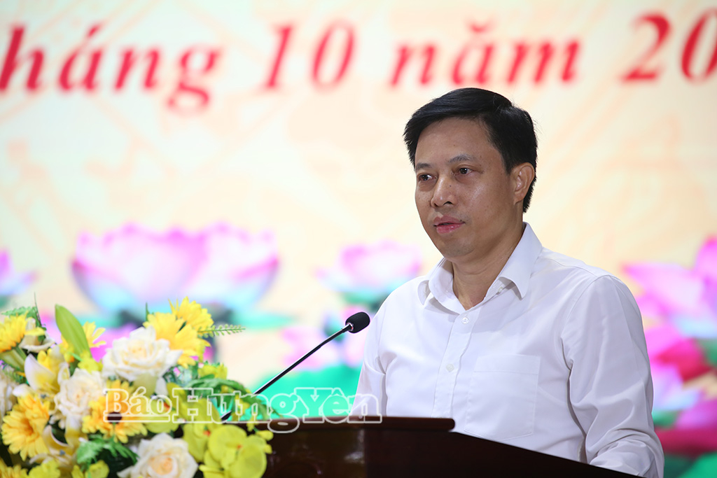 Đồng chí Lại Văn Hoàn, Phó Chủ tịch UBND tỉnh giải đáp kiến nghị của Nhân dân thuộc thẩm quyền.