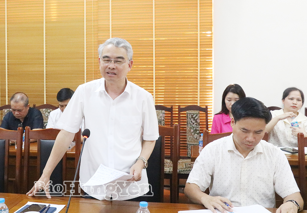 Đồng chí Phạm Đồng Thụy, Ủy viên Ban Thường vụ Tỉnh ủy, Giám đốc Sở Giáo dục và Đào tạo phát biểu tại hội nghị.