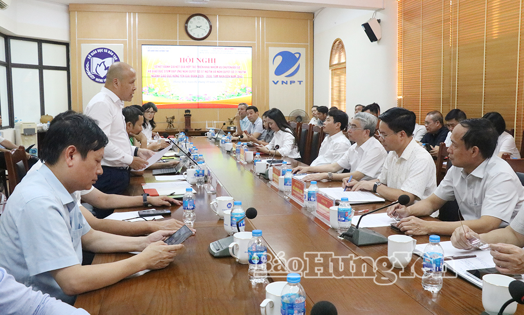 Quảng cảnh hội nghị.