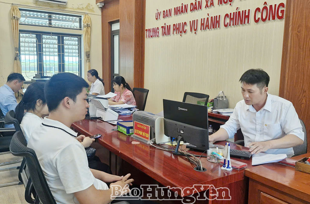 Các địa phương tích cực ứng dụng công nghệ thông tin để giải quyết nhanh thủ tục hành chính cho người dân.