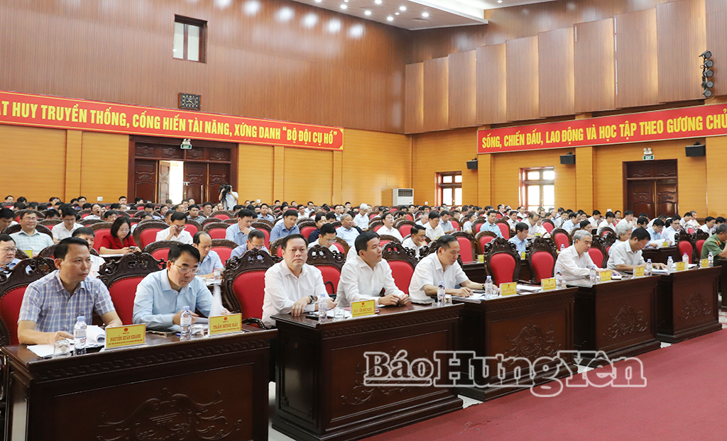Các đại biểu dự phiên họp.