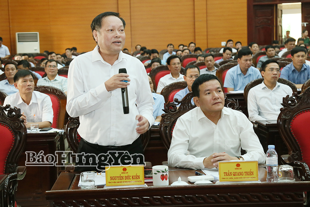 Lãnh đạo Sở Nông nghiệp và Môi trường phát biểu tại phiên họp.