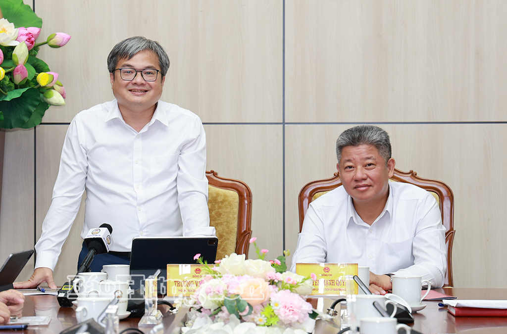 Đồng chí Trương Việt Dũng, Phó Chủ tịch UBND thành phố Hà Nội phát biểu tại buổi làm việc.