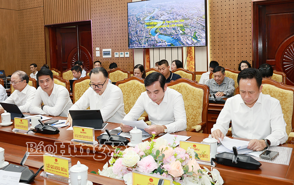 Các đại biểu UBND thành phố Hà Nội dự buổi làm việc.